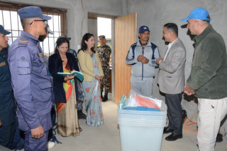 गृहमन्त्रीसहित उच्च अधिकारीको टोली ललितपुरका विभिन्न मतदान स्थलको अनुगमनमा