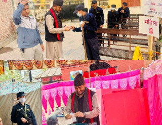 ललितपुर–२ मा जगदीश खरेलद्वारा मतदान, सबैलाई सहभागिताको अपील
