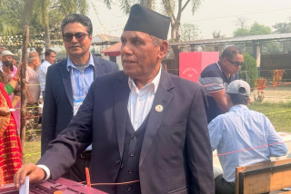राष्ट्रियसभा अध्यक्ष नारायण दाहालद्वारा चितवनमा मतदान