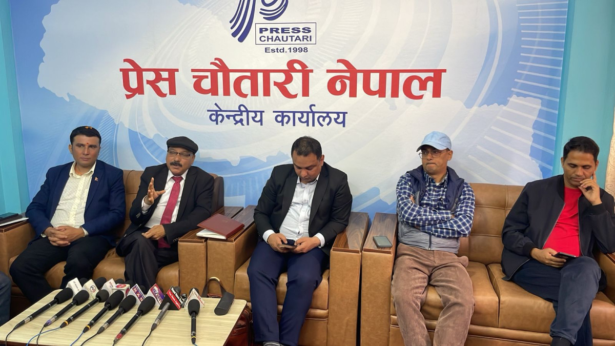 ओली पक्राउ प्रकरणमा कानुनविद्ले भनेः कानुनी प्रक्रिया मिचेर कारबाही गर्न मिल्दैन