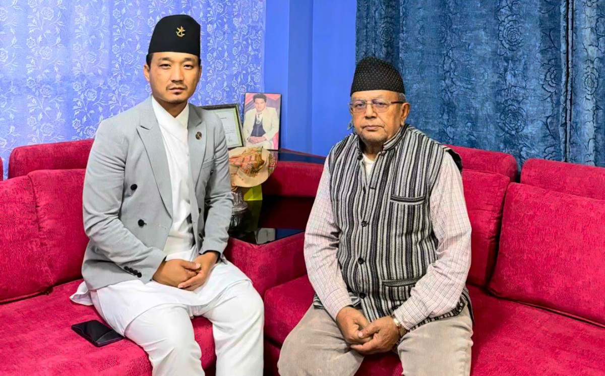 एमाले कार्यकर्ताबाट दुब्र्यबहरमा परेका वृद्धालाई भेट्न गृहमन्त्री सुधन गुरुङ उनकै निवास पुगे