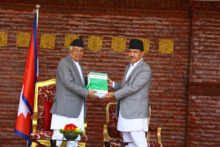 महालेखा परीक्षकको ६३ औँ वार्षिक प्रतिवेदन राष्ट्रपति समक्ष पेश