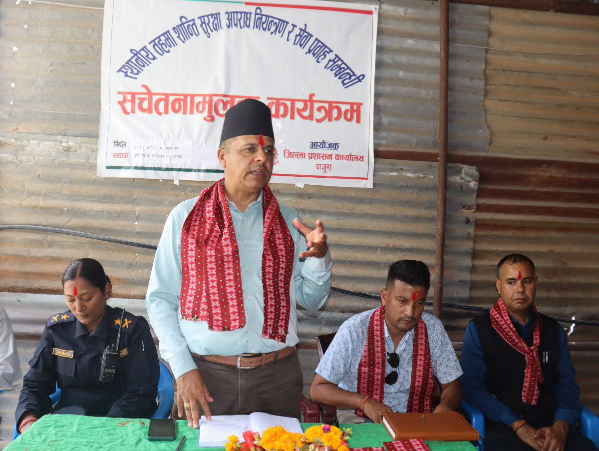 समुदायमा सचेतना जगाउँदै बाजुरा प्रहरी प्रशासन