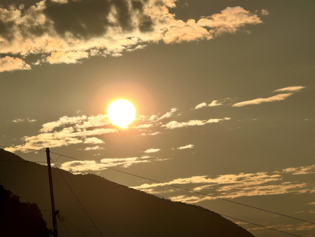 Gulmi bata dekhiyeko suryauday.jpg